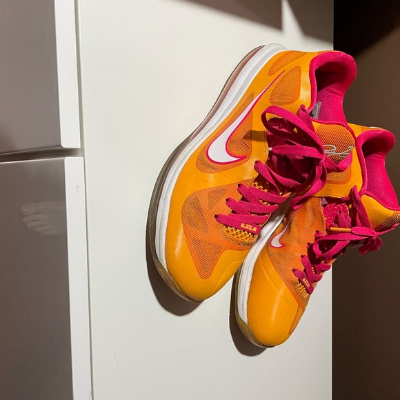 LEBRON 9 FLORIDIAN SIZE 10.5 IN GREAT CONDITION - Picture 2 of 4